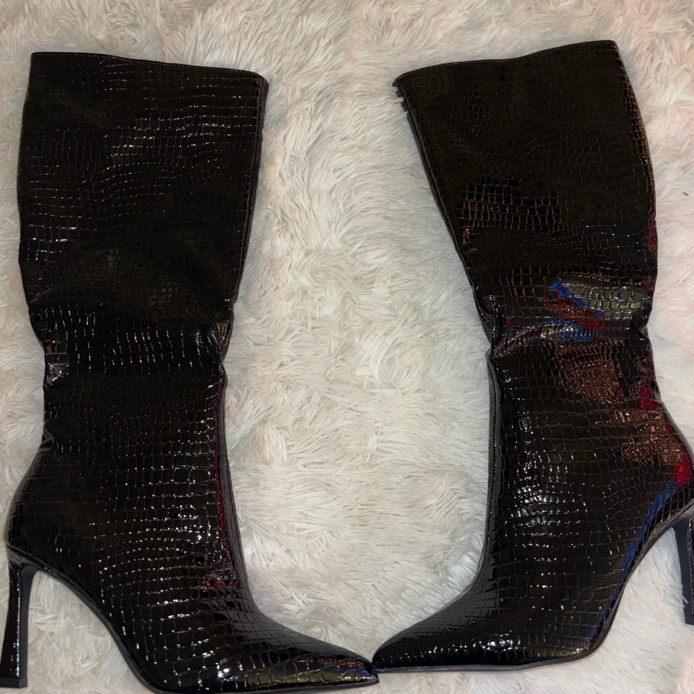 Elegant Black Croc-Embossed Knee-High Boots